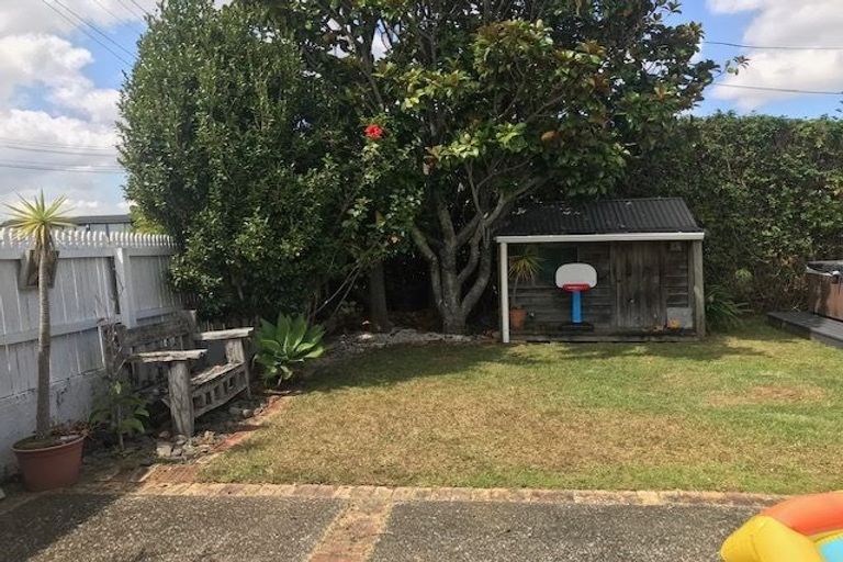 Photo of property in 13 Waterview Road, Favona, Auckland, 2024
