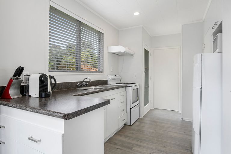 Photo of property in 66 Captain Scott Road, Glen Eden, Auckland, 0602