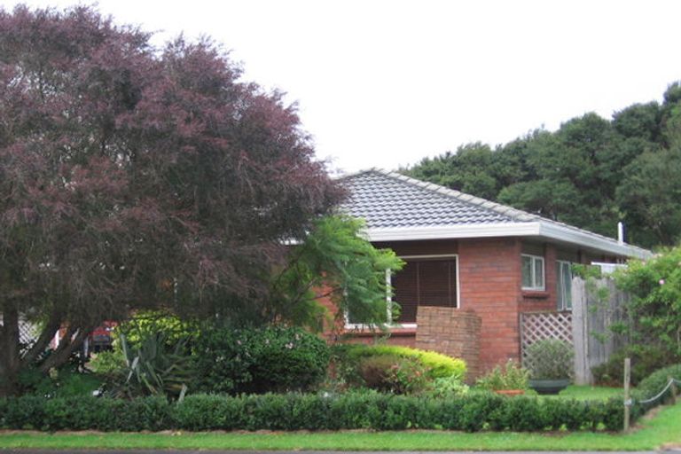 Photo of property in 24 Waimoko Glen, Swanson, Auckland, 0612