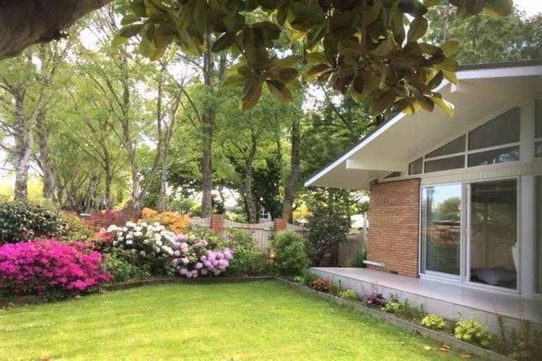 Photo of property in 226 Memorial Avenue, Burnside, Christchurch, 8053