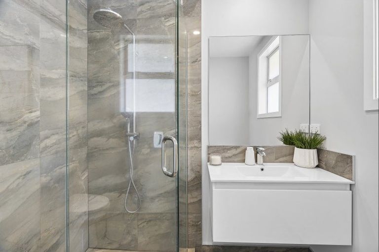 Photo of property in 22 Clare Street, Cambridge, 3434