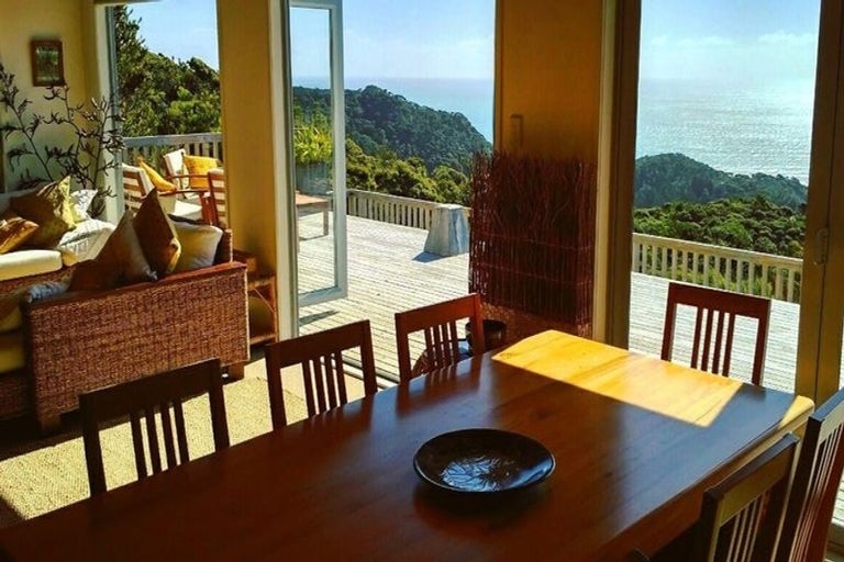 Photo of property in 128 Lone Kauri Road, Karekare, Auckland, 0772