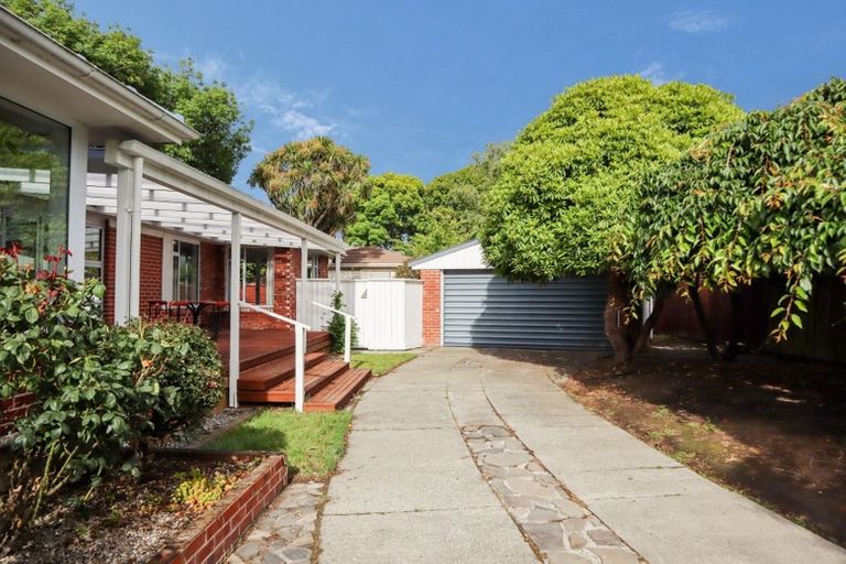 Photo of property in 229 Avonhead Road, Avonhead, Christchurch, 8042