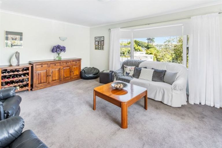 Photo of property in 97 Stewart Drive, Newlands, Wellington, 6037
