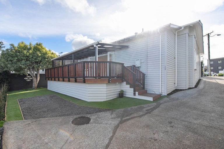 Photo of property in 61 Mount Smart Road, Onehunga, Auckland, 1061