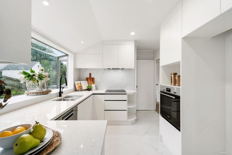 Photo of property in 1/9 Delisle Place, Windsor Park, Auckland, 0632