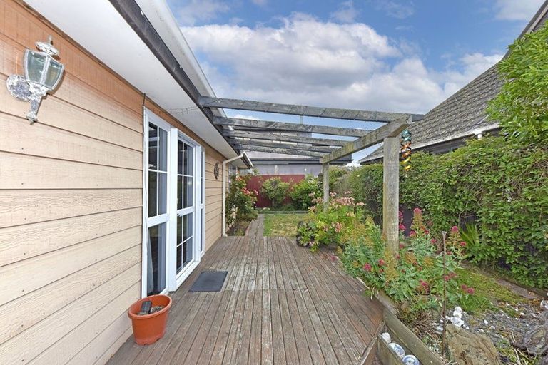 Photo of property in 2/49 Tedder Avenue, North New Brighton, Christchurch, 8083