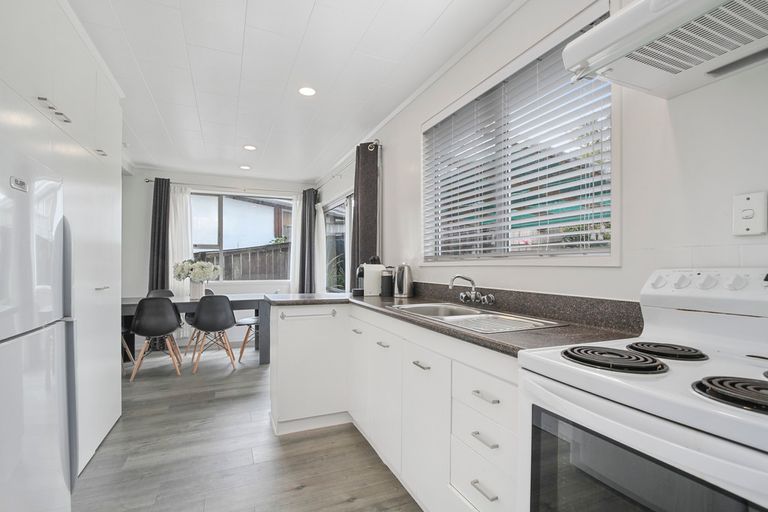 Photo of property in 66 Captain Scott Road, Glen Eden, Auckland, 0602