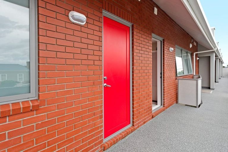 Photo of property in 8/26 Railway Street West, Papakura, 2110