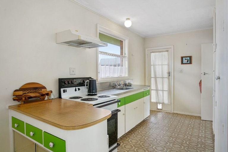 Photo of property in 234 Shakespeare Street, Leamington, Cambridge, 3432