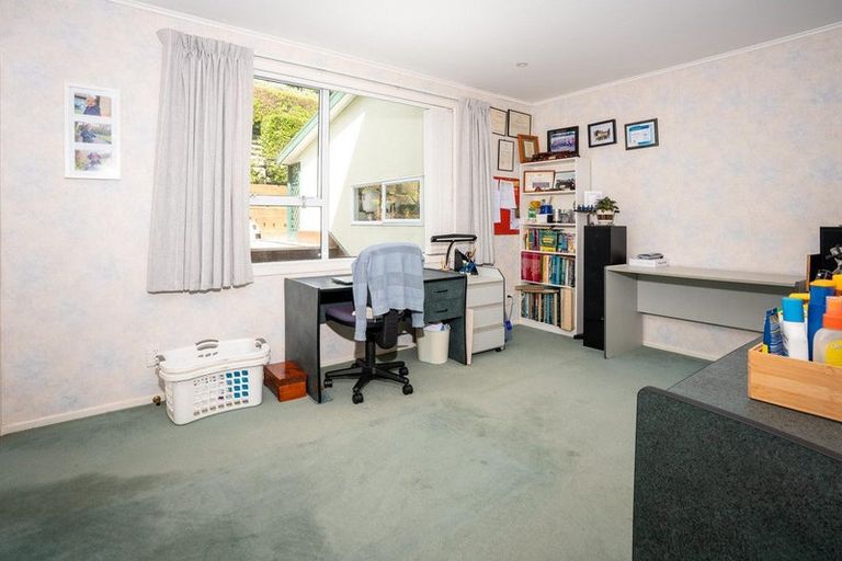 Photo of property in 8 Boscobel Lane, Tawa, Wellington, 5028