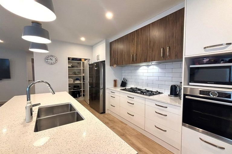 Photo of property in 54 Schoolside Road, Kumeu, 0810