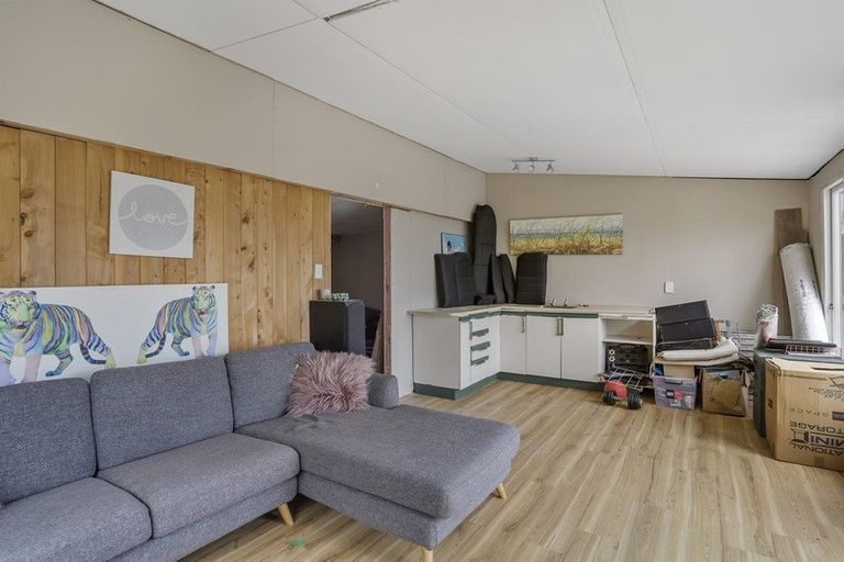 Photo of property in 2219 South Head Road, South Head, Helensville, 0874