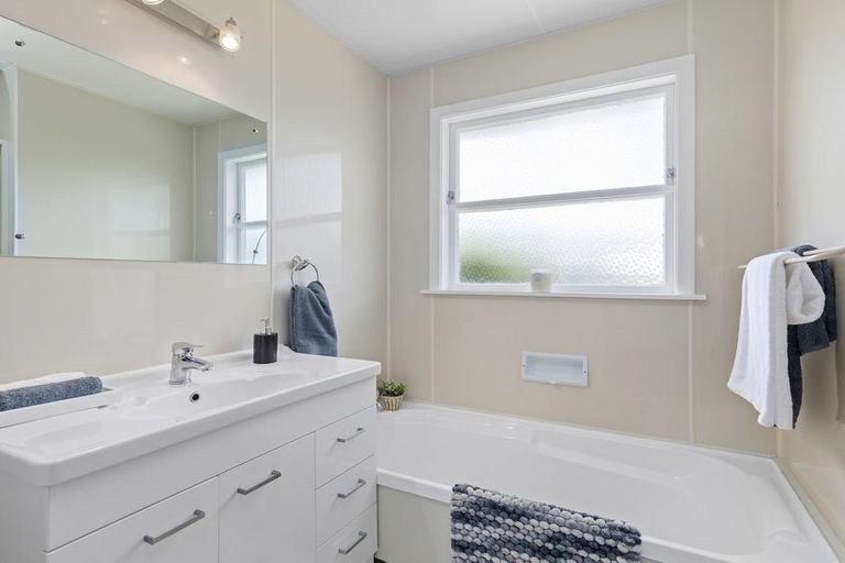 Photo of property in 25 Longfellow Street, Trentham, Upper Hutt, 5018