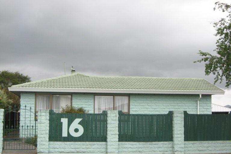 Photo of property in 16 Te Maru Place, Redwood, Christchurch, 8051
