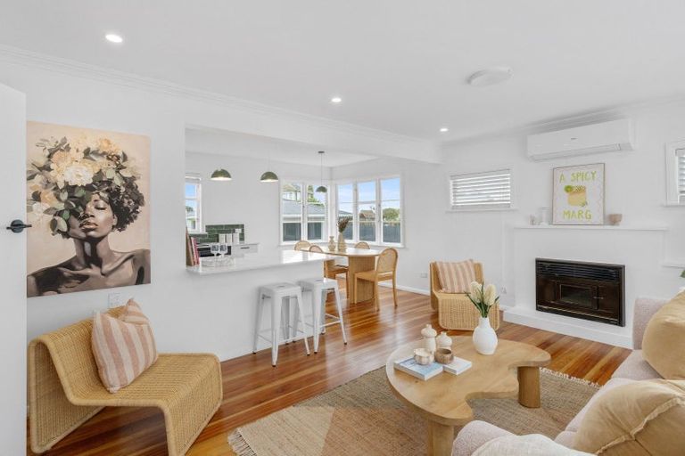 Photo of property in 81 Bartholomew Road, Levin, 5510