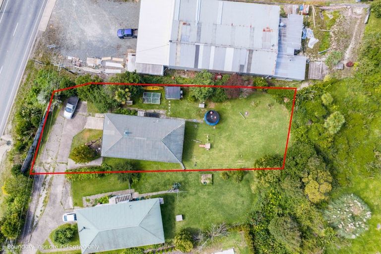 Photo of property in 2 View Street, Maungaturoto, 0520