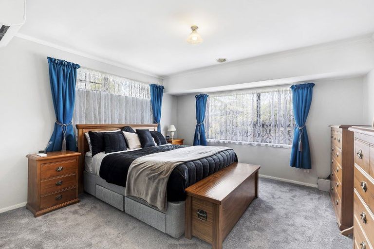 Photo of property in 16 Ordley Grove, Tawa, Wellington, 5028