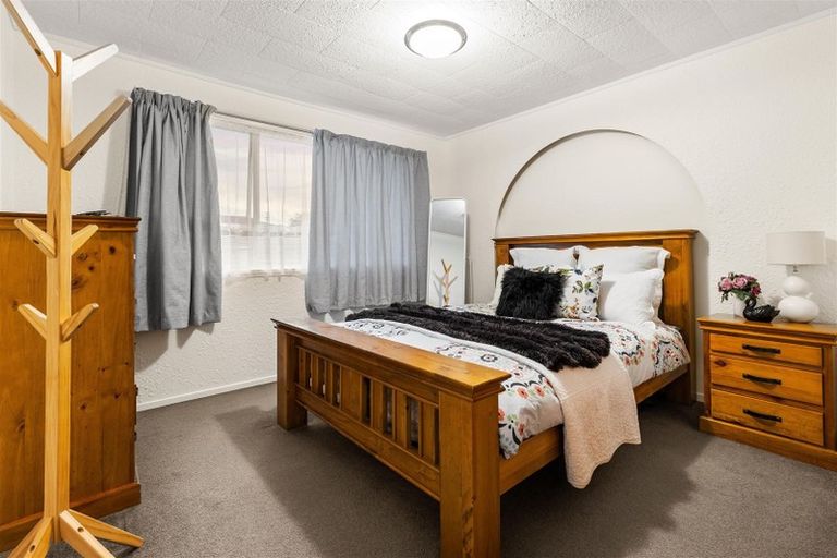 Photo of property in 2/4 Osmond Court, Sunnyvale, Auckland, 0612