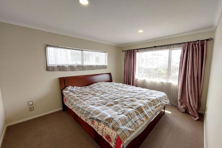 Photo of property in 16h Lincoln Road, Henderson, Auckland, 0610