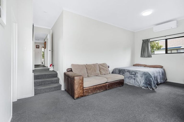Photo of property in 42 Garland Drive, St Andrews, Hamilton, 3200