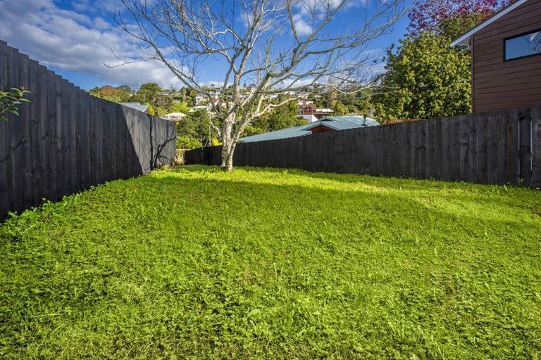 Photo of property in 2/17 Greenvalley Rise, Glenfield, Auckland, 0629