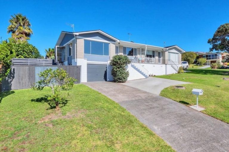 Photo of property in 57 Kirby Street, Glendene, Auckland, 0602