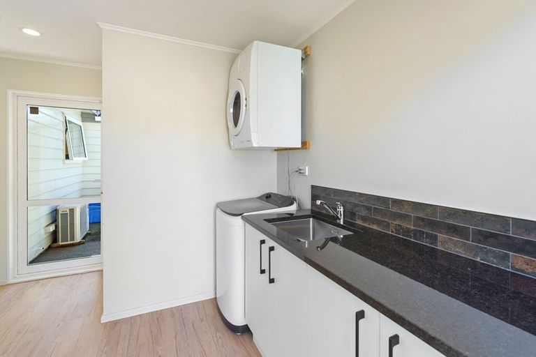 Photo of property in 16 Sunny Glen, Waikanae, 5036