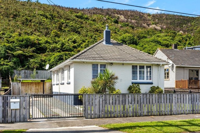 Photo of property in 198 Waddington Drive, Naenae, Lower Hutt, 5011