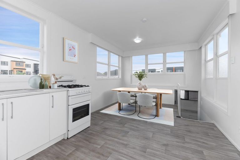 Photo of property in 3147 Great North Road, New Lynn, Auckland, 0600