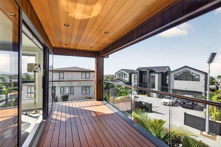 Photo of property in 1 Taku Close, Long Bay, Auckland, 0630