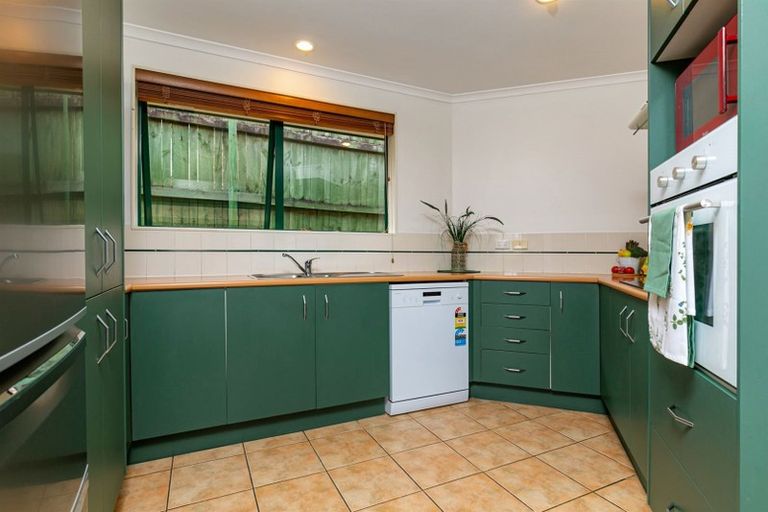 Photo of property in 48 View Ridge Drive, Ranui, Auckland, 0612