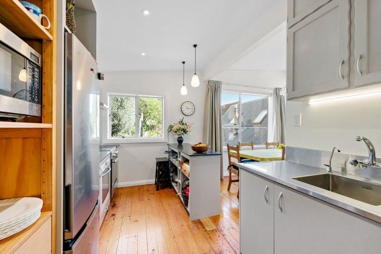 Photo of property in 22 Jackson Street, Island Bay, Wellington, 6023