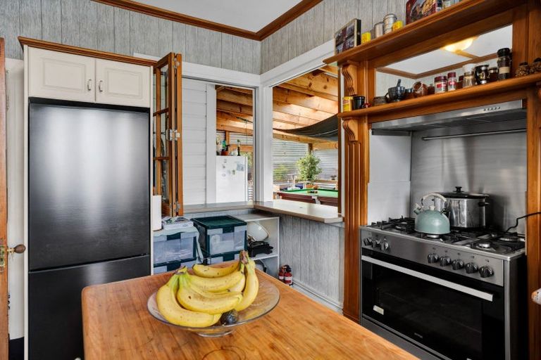 Photo of property in 18 Mills Street, Eltham, 4322