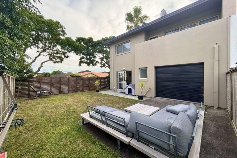 Photo of property in 1 Butia Avenue, Henderson, Auckland, 0612