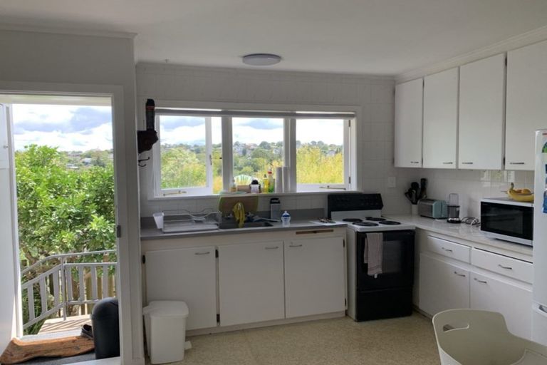 Photo of property in 2/9 Lex Avenue, Green Bay, Auckland, 0604