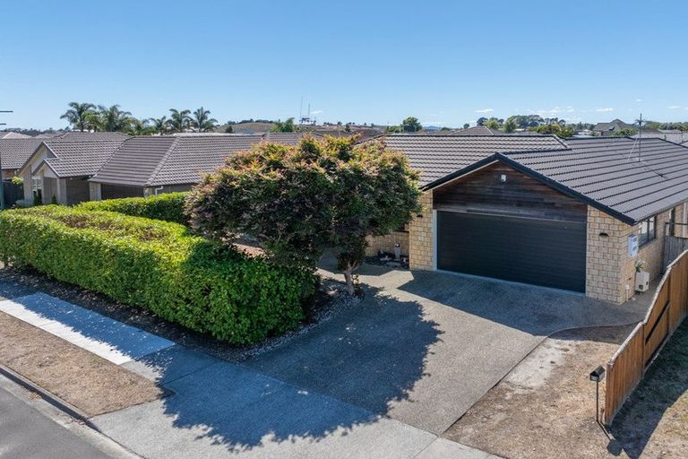 Photo of property in 70 Farringdon Avenue, Rototuna North, Hamilton, 3210