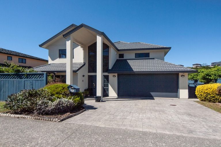 Photo of property in 28 Amesbury Drive, Churton Park, Wellington, 6037