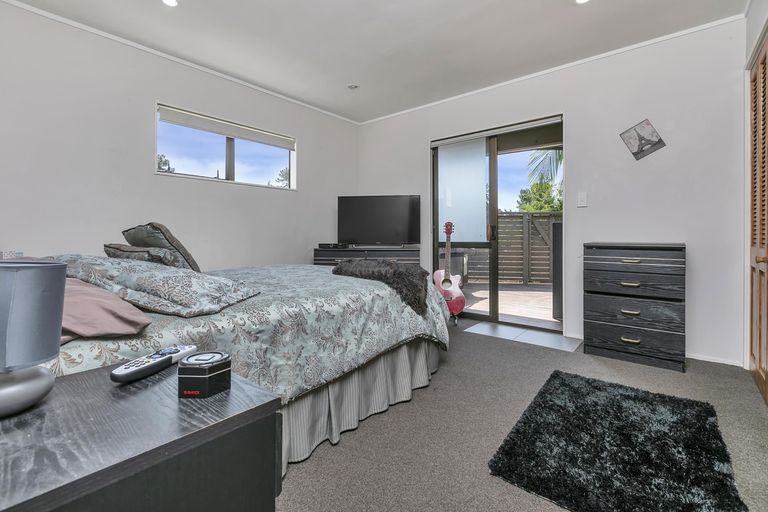 Photo of property in 24 Claverdon Drive, Massey, Auckland, 0614