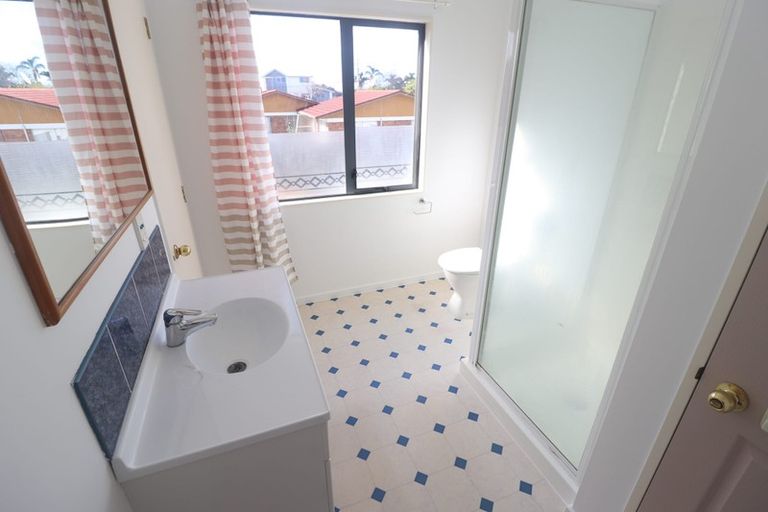 Photo of property in 1/4 Mickle Street, Te Atatu South, Auckland, 0610