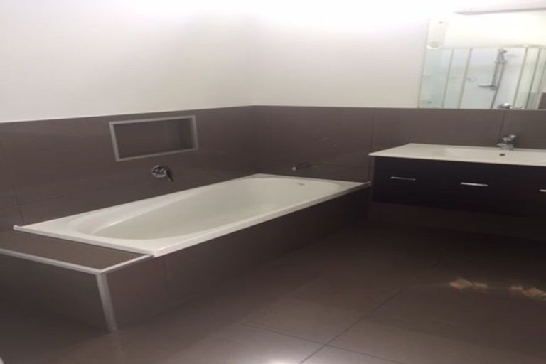 Photo of property in 136 Wiseley Road, West Harbour, Auckland, 0618