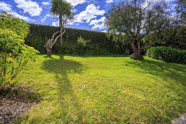 Photo of property in 1/160 East Coast Road, Forrest Hill, Auckland, 0620