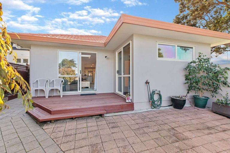 Photo of property in 37 Roys Road, Weymouth, Auckland, 2103