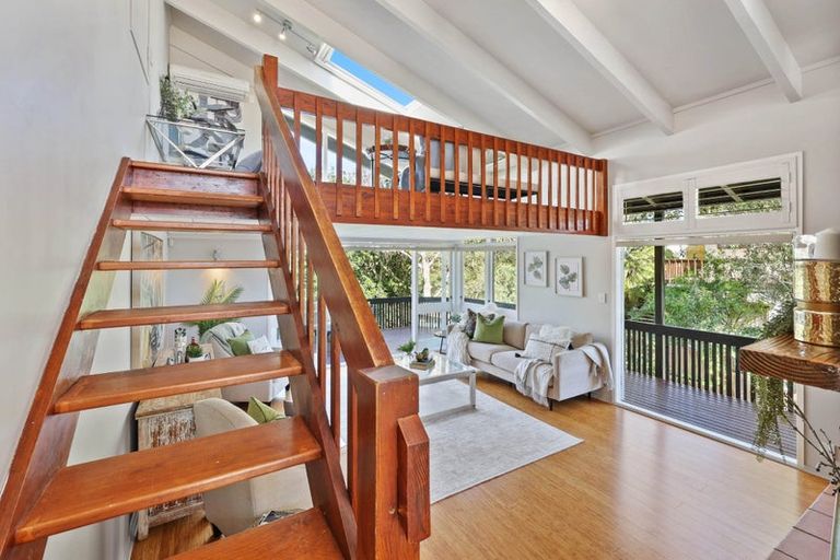 Photo of property in 11 Micawber Place, Mellons Bay, Auckland, 2014