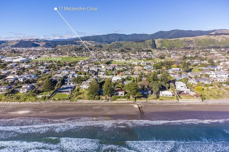 Photo of property in 17 Metzenthin Close, Raumati South, Paraparaumu, 5032