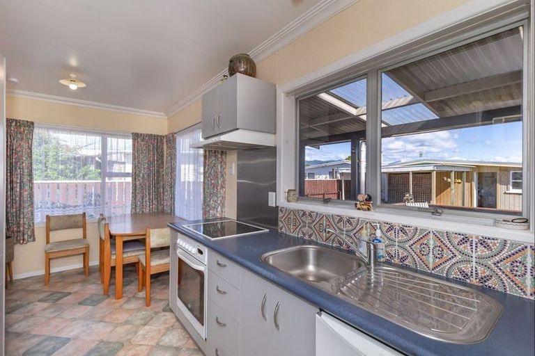 Photo of property in 12 Ross Street, Levin, 5510