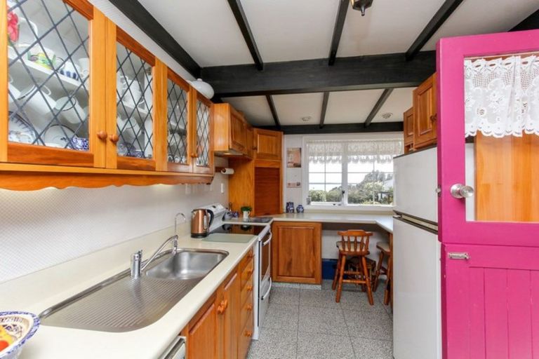 Photo of property in 84 Whiteley Street, Moturoa, New Plymouth, 4310