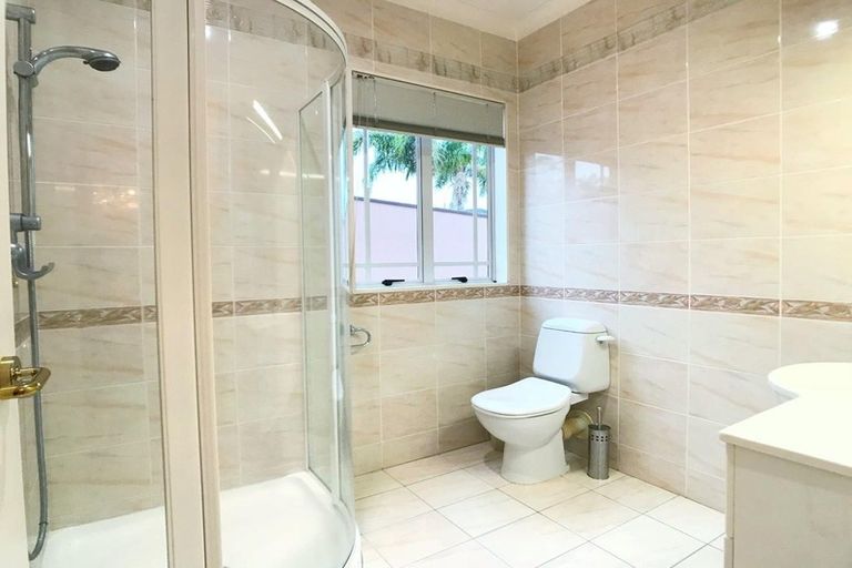 Photo of property in 19 Mansion Court, West Harbour, Auckland, 0618