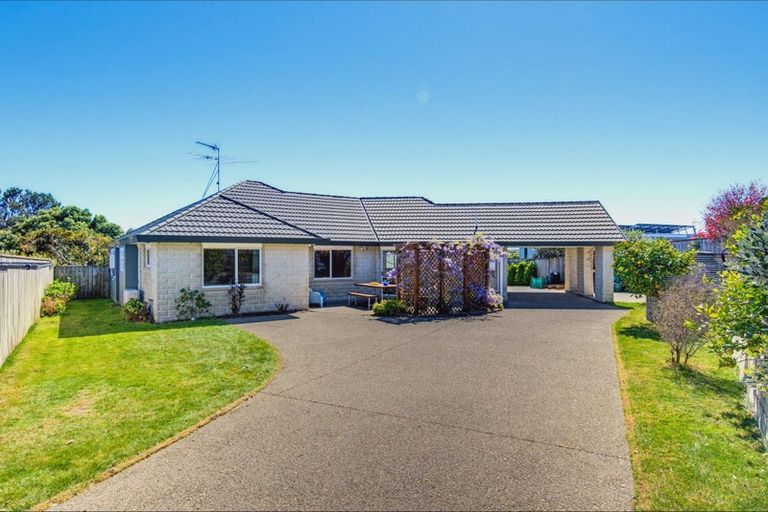 Photo of property in 111 Milne Drive, Paraparaumu, 5032