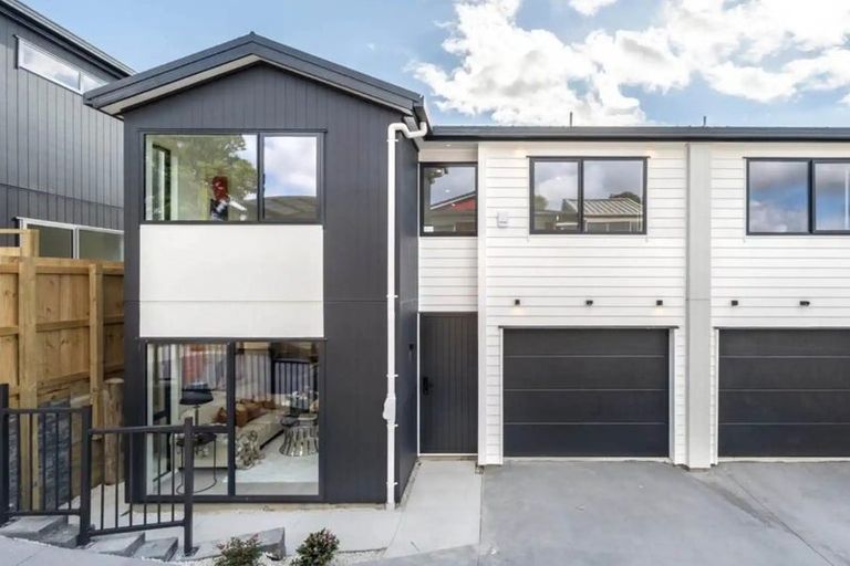 Photo of property in 7b Maroubra Place, Botany Downs, Auckland, 2010